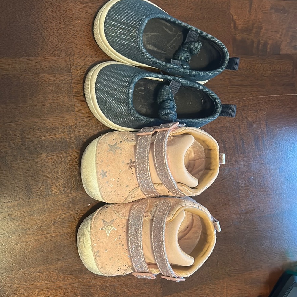 Size 4 toddler carters and stride rite shoes